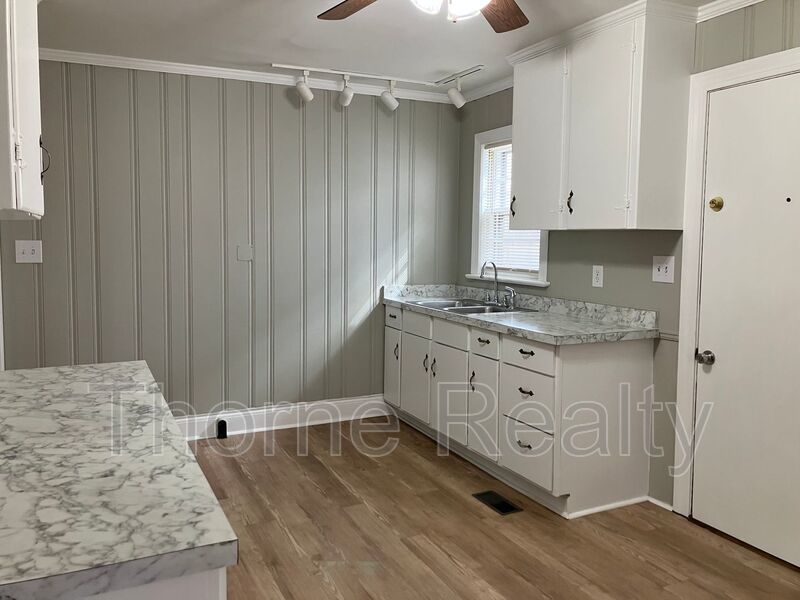 2 Bedroom Brick House property image