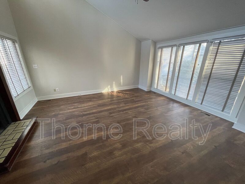 3 Bedroom 3 Bath Beauty on Golf Course with Wet Bar and Storage Building property image