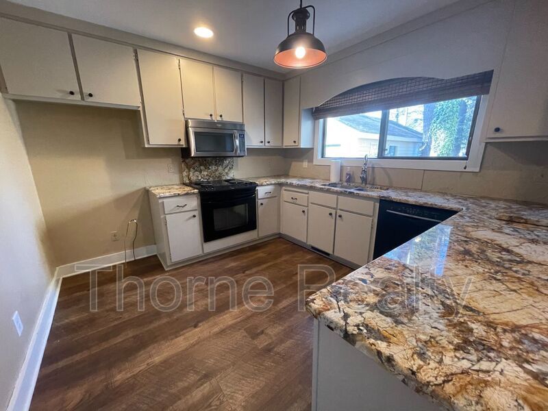 3 Bedroom 3 Bath Beauty on Golf Course with Wet Bar and Storage Building property image