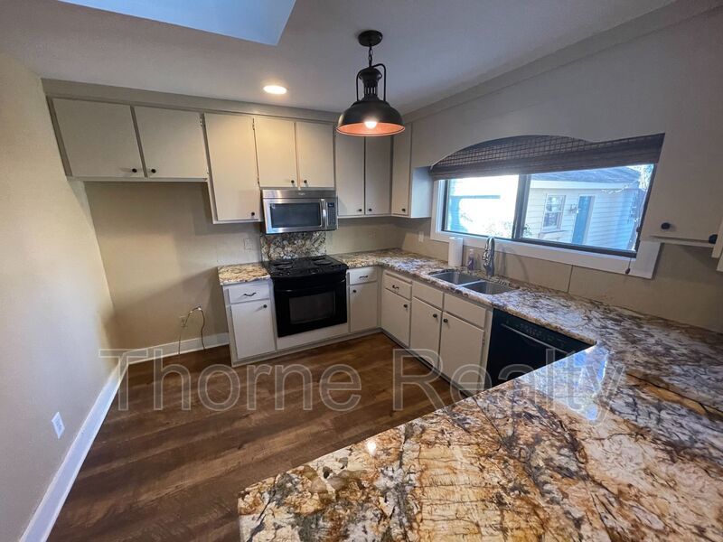 3 Bedroom 3 Bath Beauty on Golf Course with Wet Bar and Storage Building property image