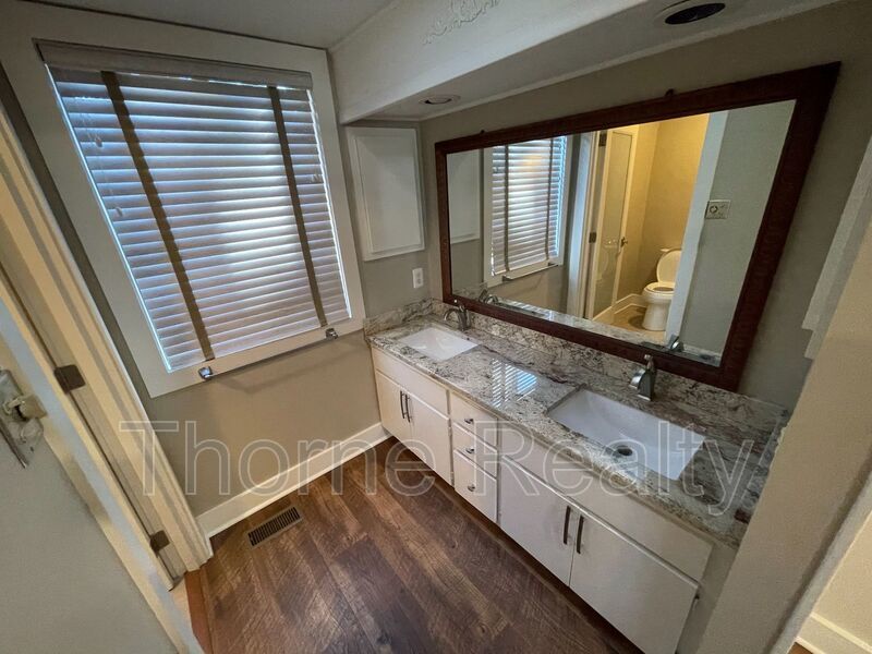 3 Bedroom 3 Bath Beauty on Golf Course with Wet Bar and Storage Building property image