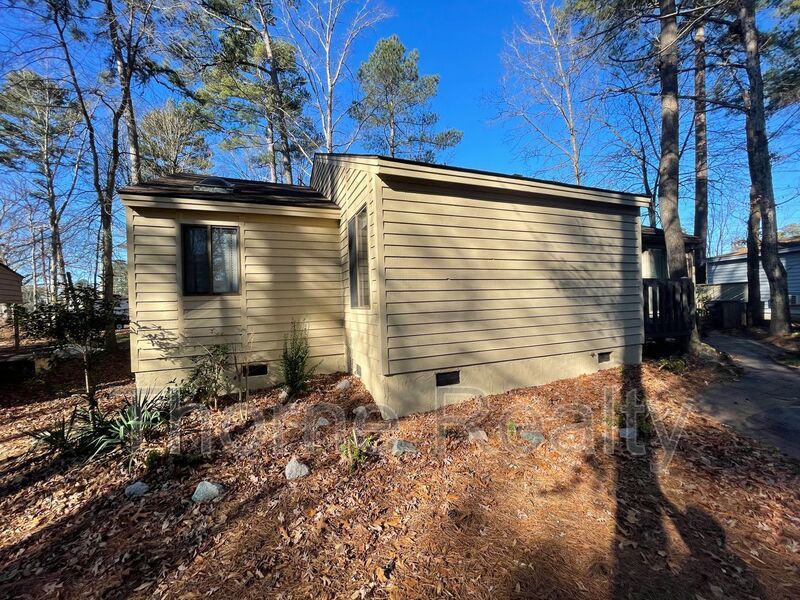 3 Bedroom 3 Bath Beauty on Golf Course with Wet Bar and Storage Building property image