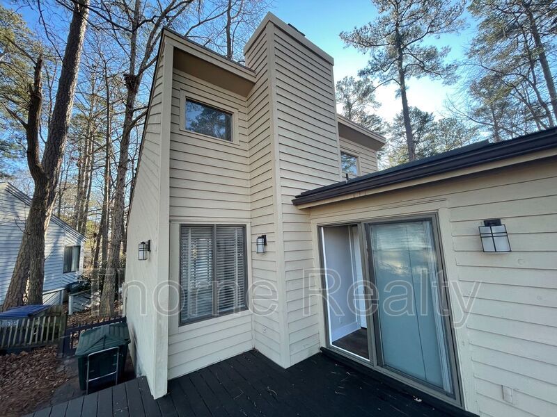 3 Bedroom 3 Bath Beauty on Golf Course with Wet Bar and Storage Building property image