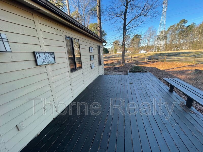 3 Bedroom 3 Bath Beauty on Golf Course with Wet Bar and Storage Building property image