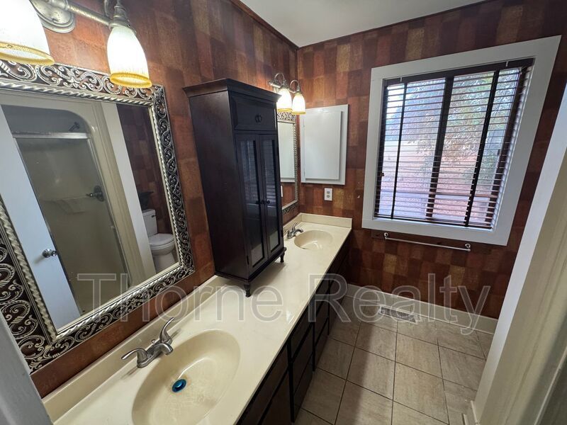 3 Bedroom 3 Bath Beauty on Golf Course with Wet Bar and Storage Building property image