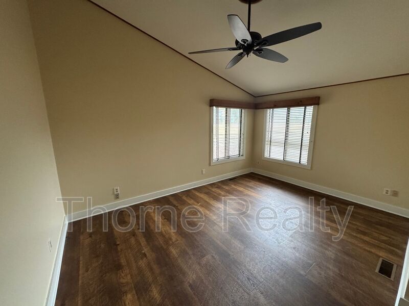 3 Bedroom 3 Bath Beauty on Golf Course with Wet Bar and Storage Building property image