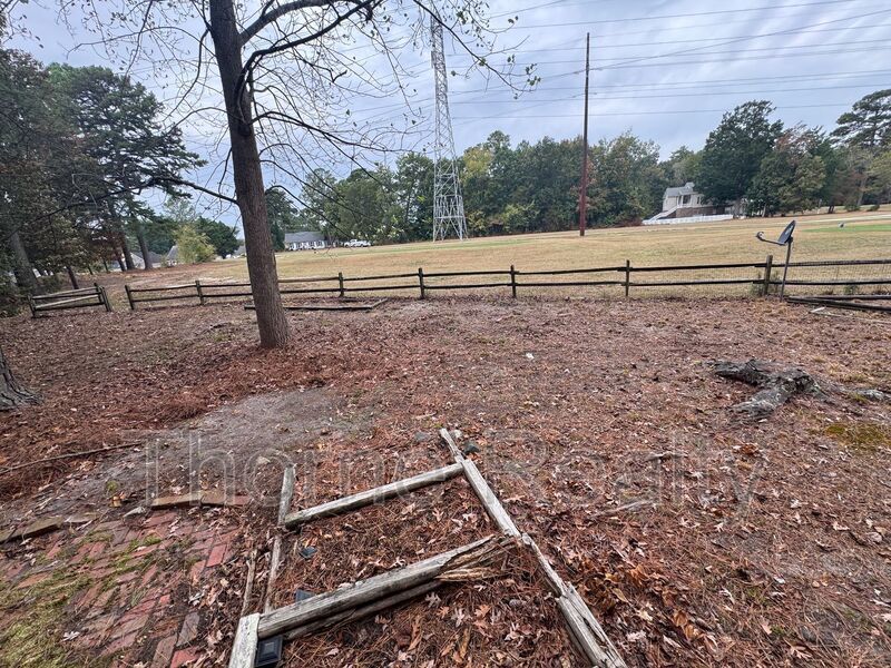 3 Bedroom 3 Bath Beauty on Golf Course with Wet Bar and Storage Building property image