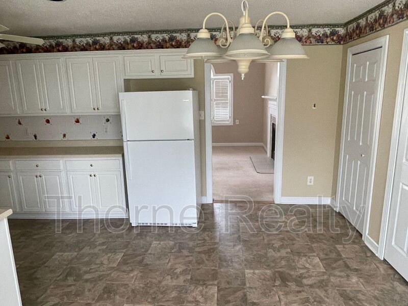 3 Bedroom 2 Bath Single Family House - Fenced back yard - Cul de Sac location property image