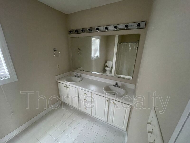 3 Bedroom 2 Bath Single Family House - Fenced back yard - Cul de Sac location property image