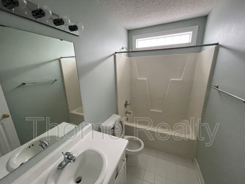 3 Bedroom 2 Bath Single Family House - Fenced back yard - Cul de Sac location property image