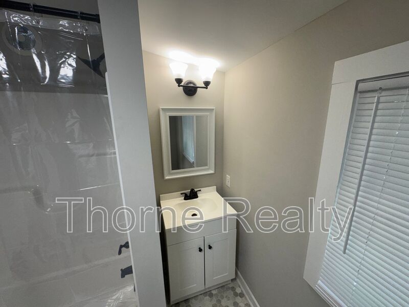 Like New 1 Bedroom Duplex - Walk to Rocky Mount Mills property image