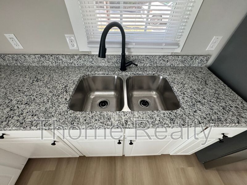 Like New 1 Bedroom Duplex - Walk to Rocky Mount Mills property image