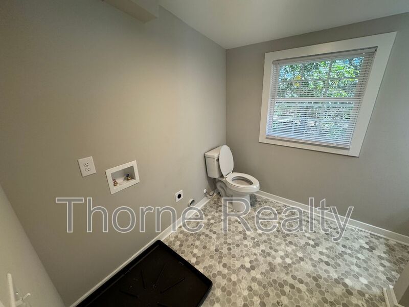 Like New 1 Bedroom Duplex - Walk to Rocky Mount Mills property image