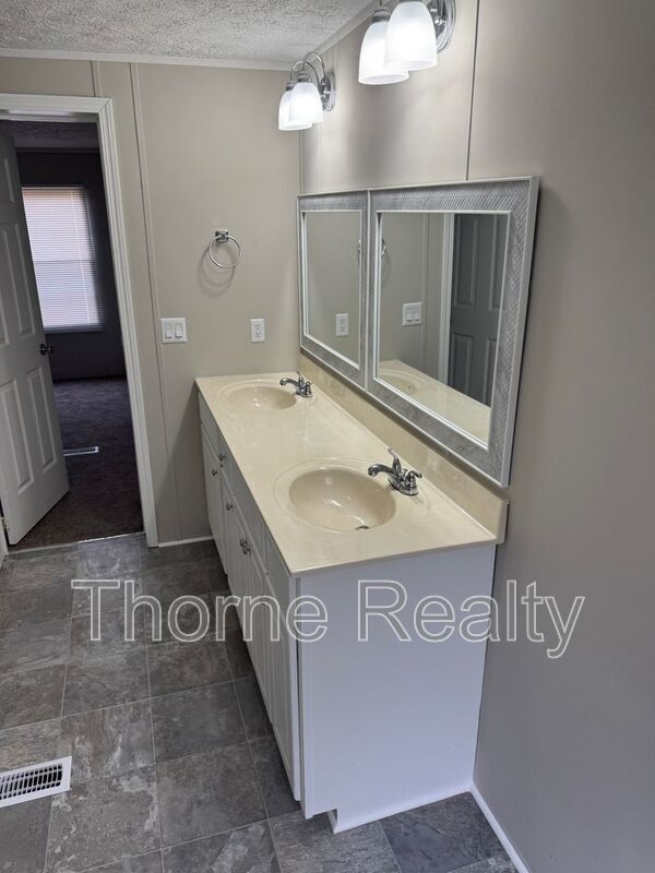 HUGE Remodel! Large home on large lot with New Carpet and Remodeled Baths property image