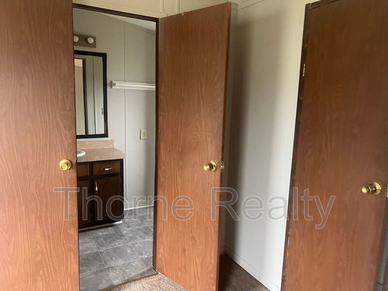 Singlewide in Hilltop MHP with New Carpet property image