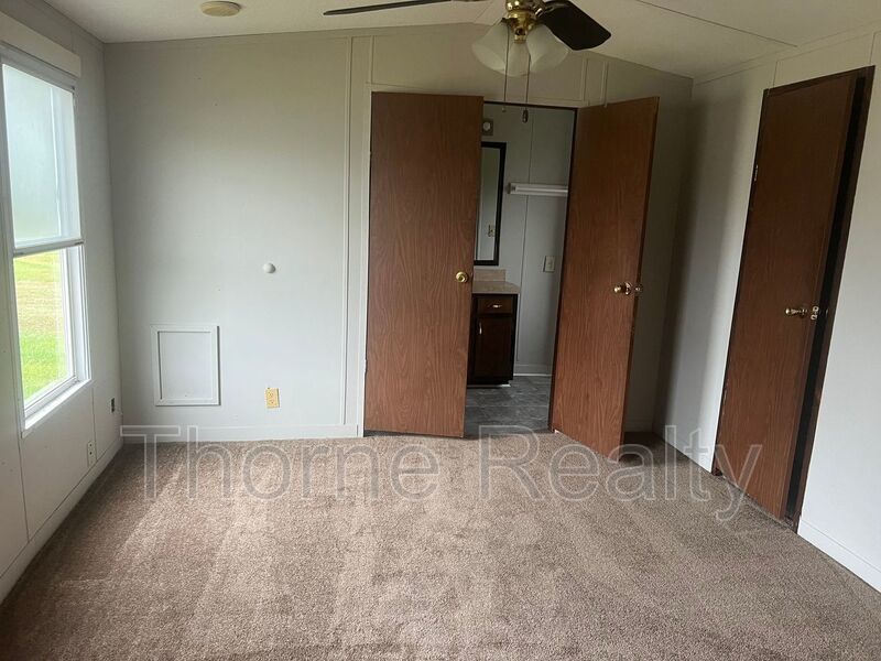 Singlewide in Hilltop MHP with New Carpet property image