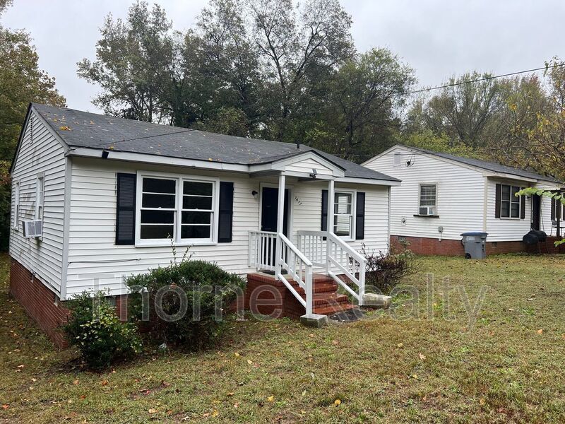 Single-Family Home: Near Shopping, Movie Theatre, and Rocky Mount Mills! property image