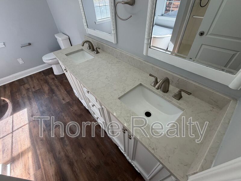 Remodeled bathrooms, new kitchen in this Nashville beauty - REDUCED!! property image