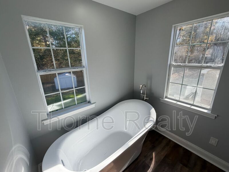 Remodeled bathrooms, new kitchen in this Nashville beauty - REDUCED!! property image