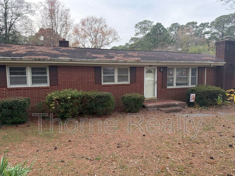 3 Bedroom Brick Ranch with Large Yard and Bonus Room property image
