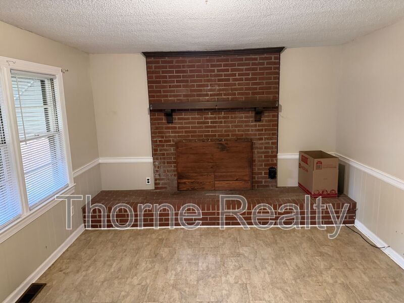 3 Bedroom Brick Ranch with Large Yard and Bonus Room property image