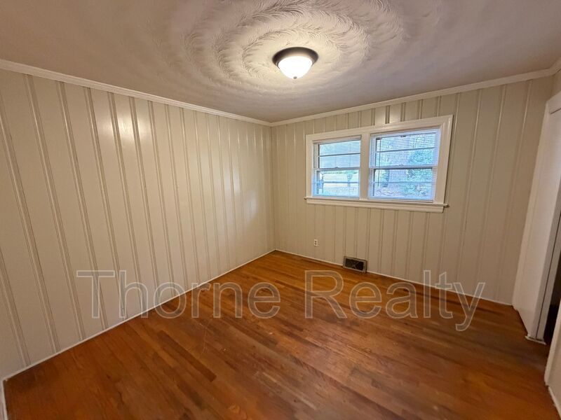 3 Bedroom Brick Ranch with Large Yard and Bonus Room property image