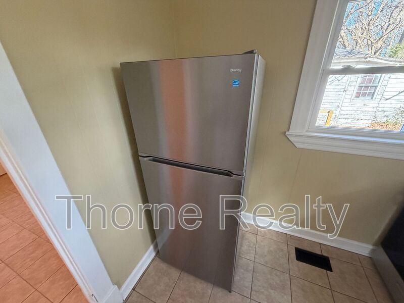 2 Bedroom Brick House, Covered Porch, Hardwood floors, Central HVAC property image