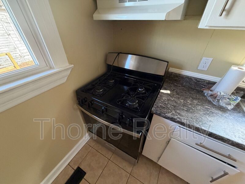 2 Bedroom Brick House, Covered Porch, Hardwood floors, Central HVAC property image