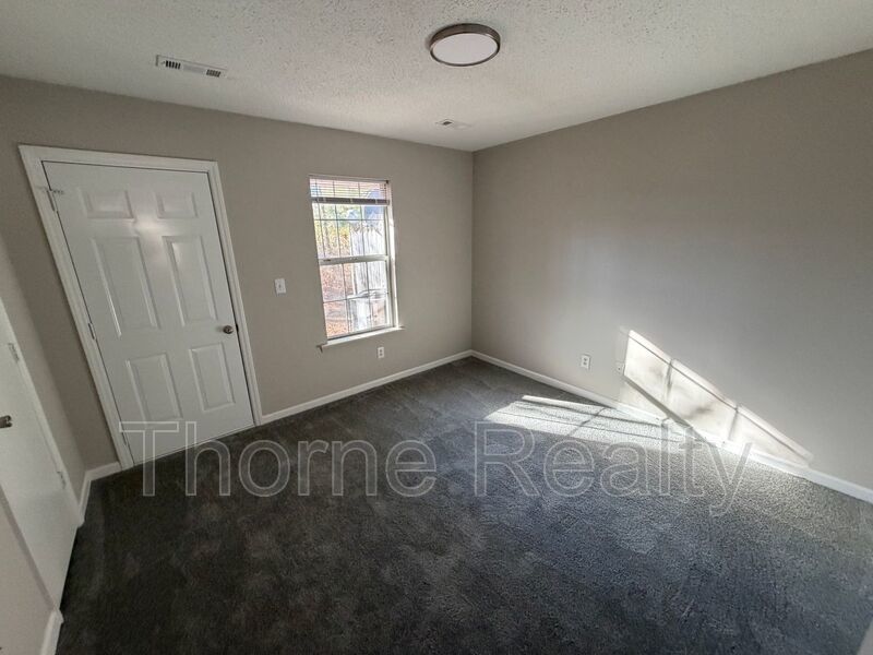 1 Bedroom Garden Apartment - New Carpet property image