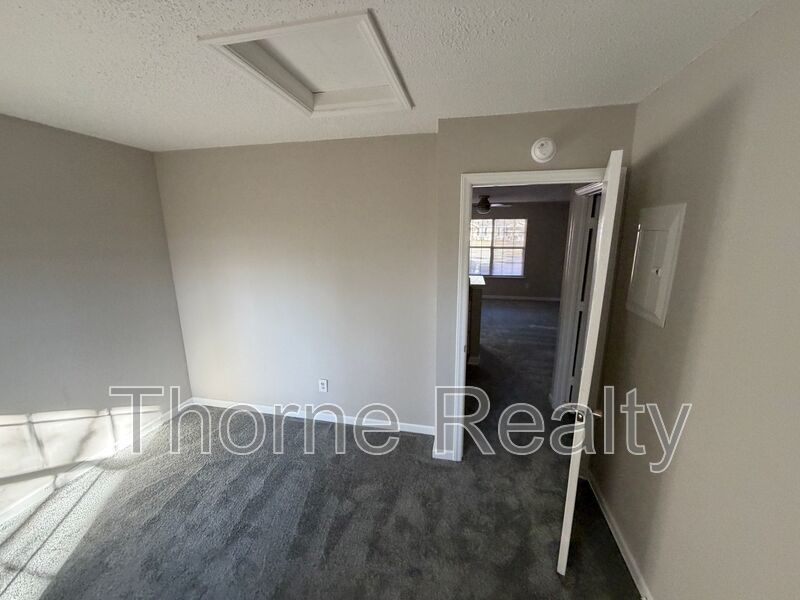 1 Bedroom Garden Apartment - New Carpet property image