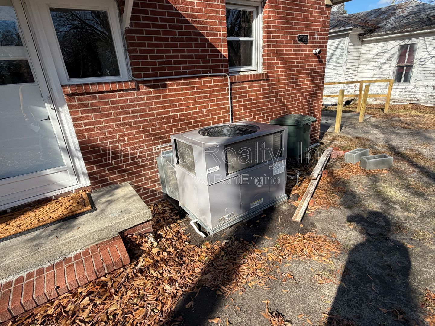 2 Bedroom Brick House, Covered Porch, Hardwood floors, Central HVAC property image