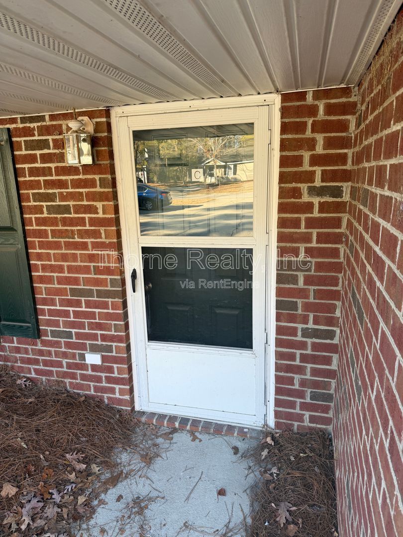 1 Bedroom Garden Apartment - New Carpet property image