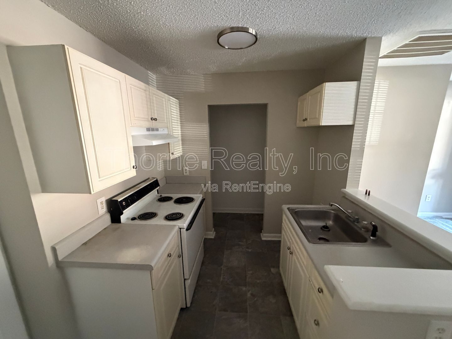 1 Bedroom Garden Apartment - New Carpet property image