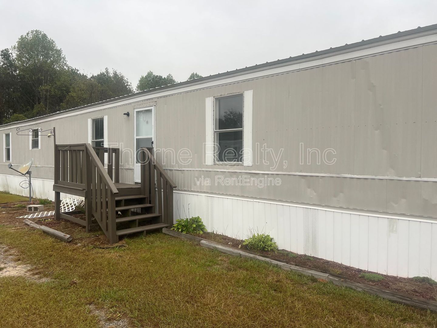 Singlewide in Hilltop MHP with New Carpet property image