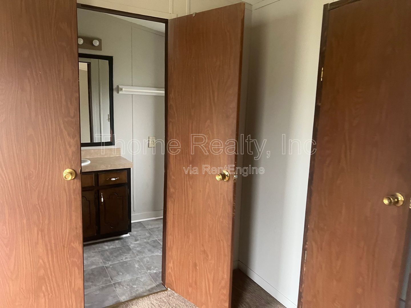 Singlewide in Hilltop MHP with New Carpet property image