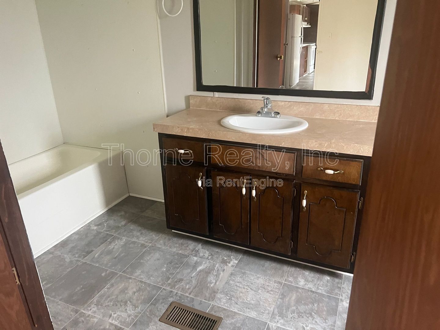 Singlewide in Hilltop MHP with New Carpet property image