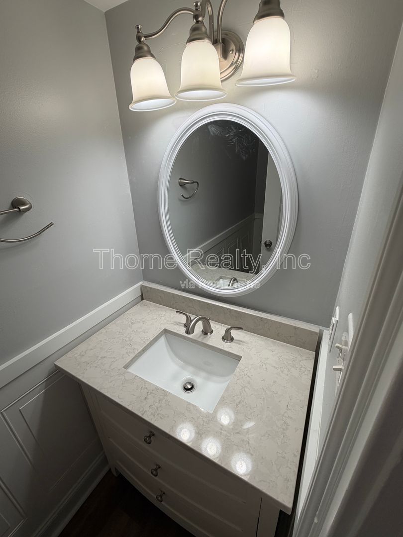 Remodeled bathrooms, new kitchen in this Nashville beauty - REDUCED!! property image