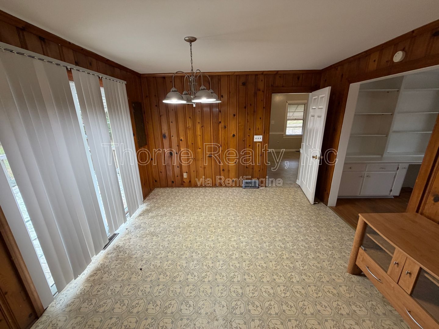 3 Bedroom Brick Ranch with Large Yard and Bonus Room property image