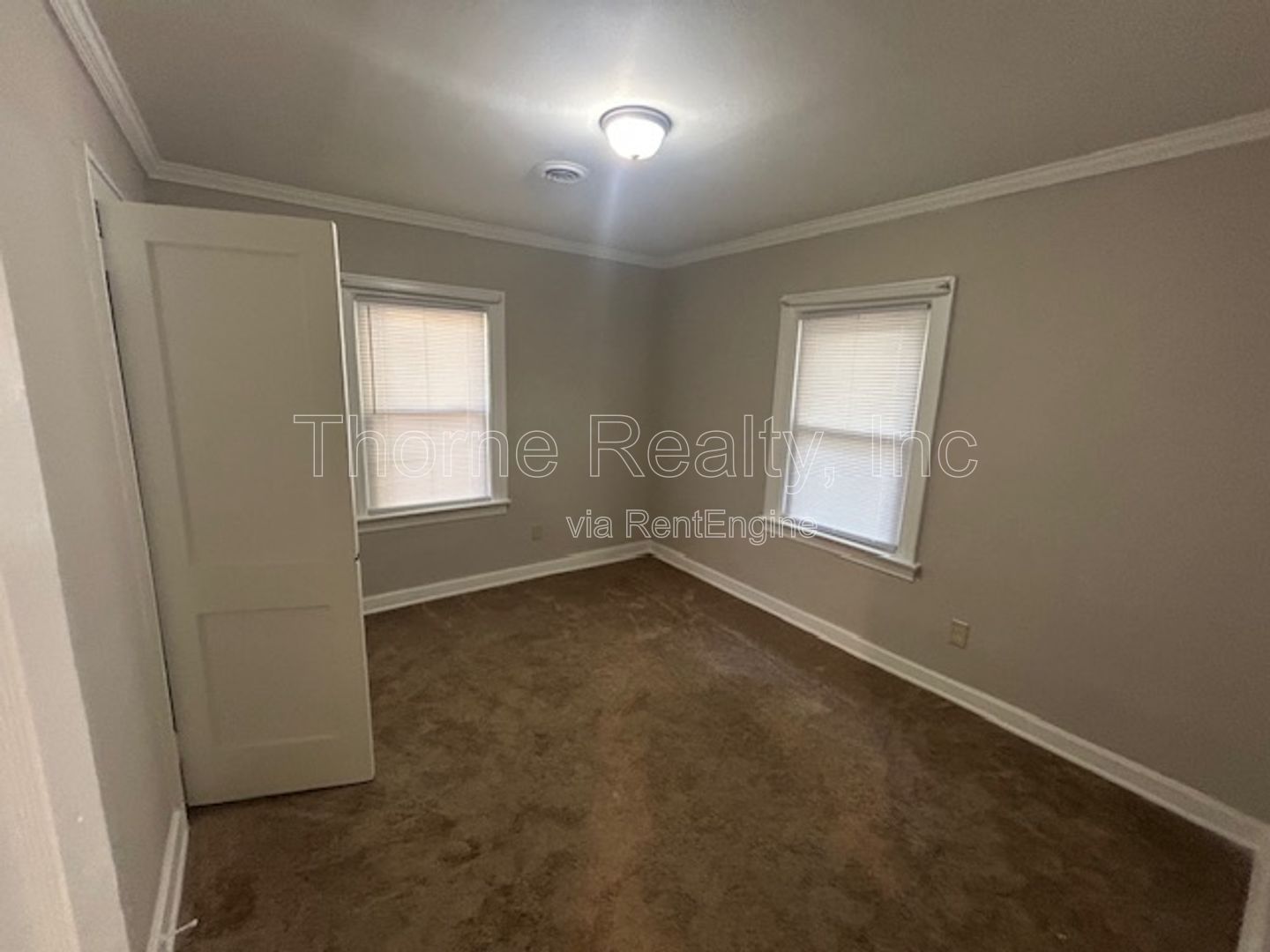2 Bedroom Garden Apartment - End Unit with Remodeled Bathroom and New Tile Shower property image