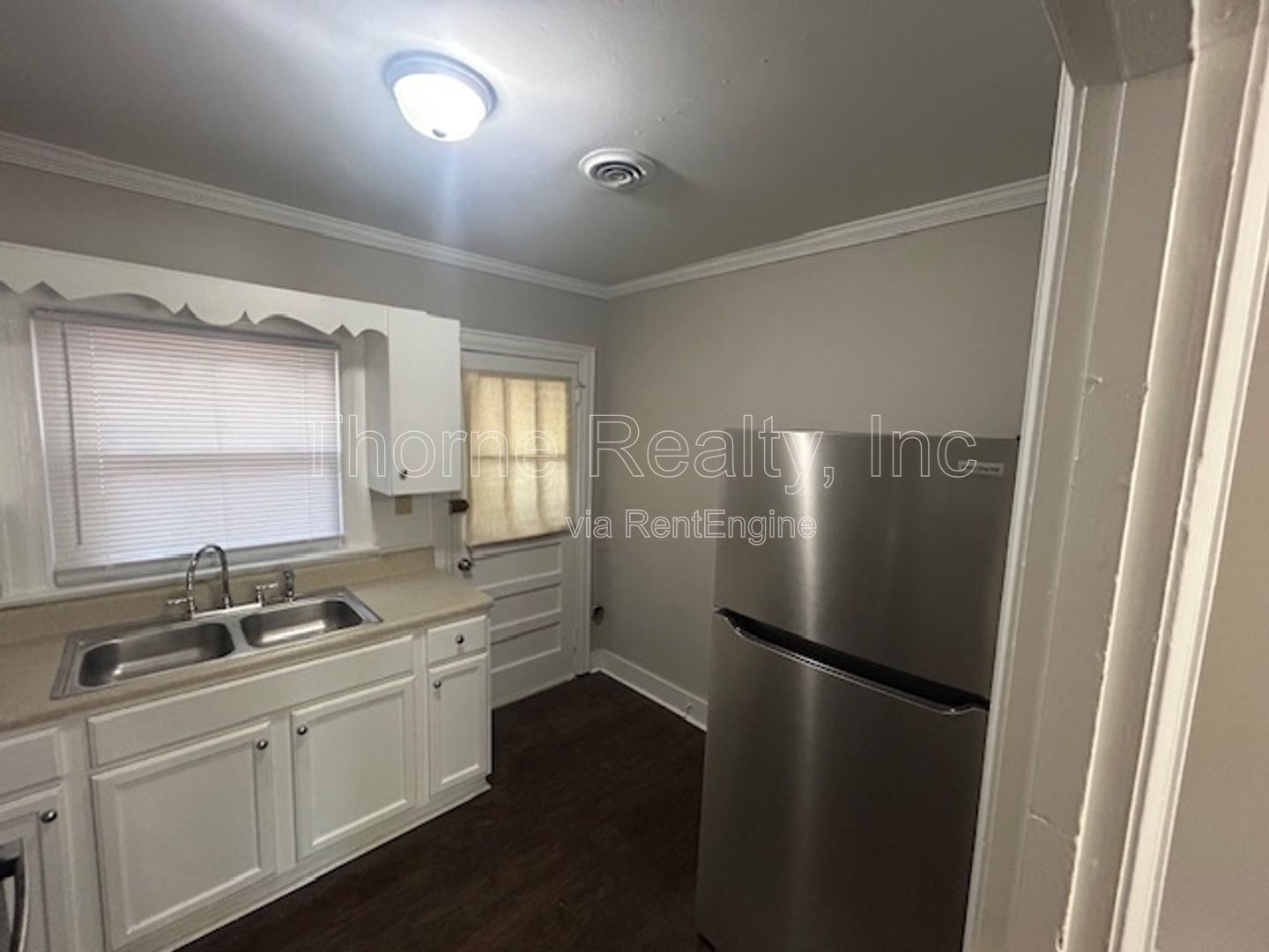 2 Bedroom Garden Apartment - End Unit with Remodeled Bathroom and New Tile Shower property image