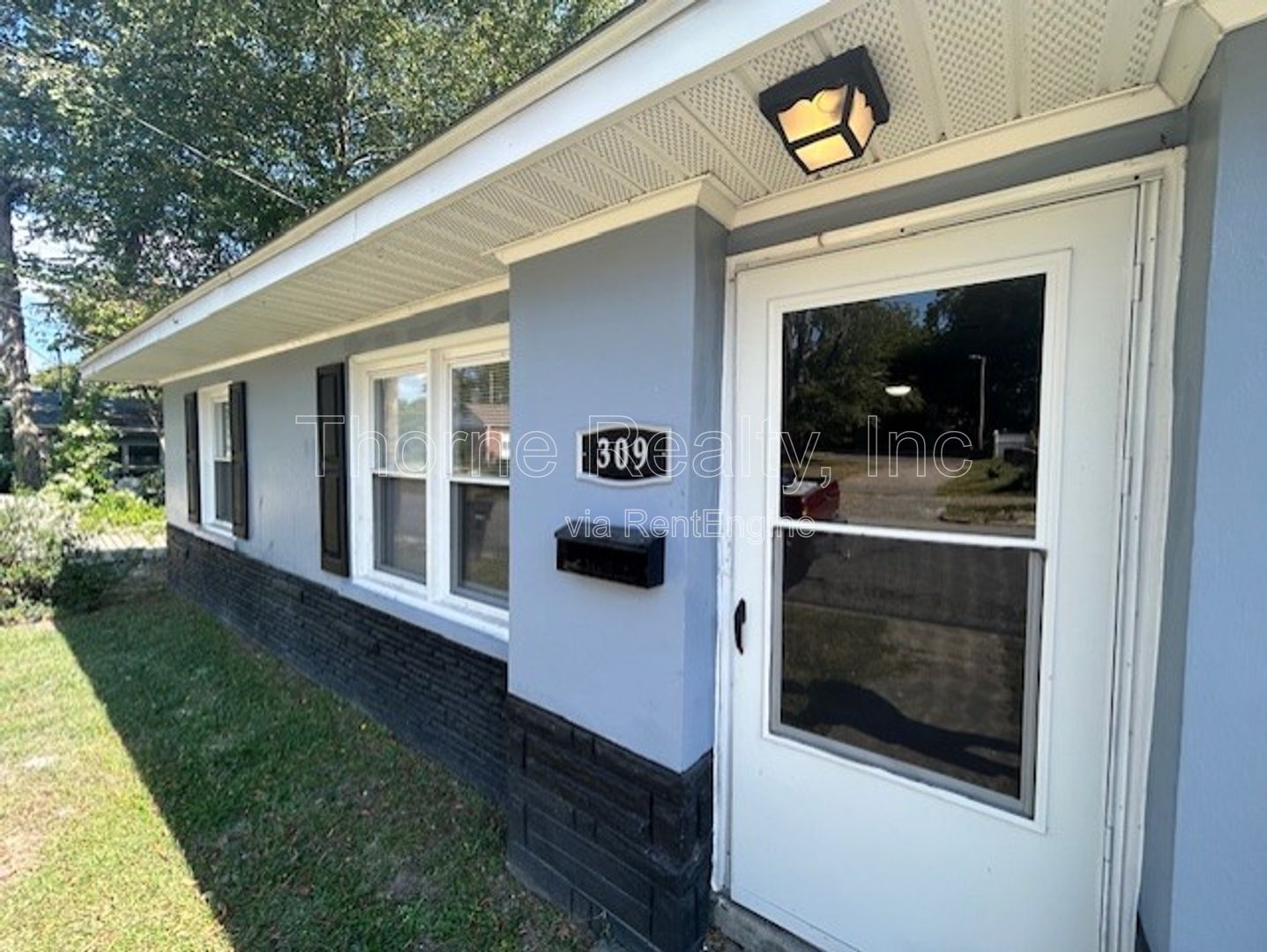 2 Bedroom Garden Apartment - End Unit with Remodeled Bathroom and New Tile Shower property image
