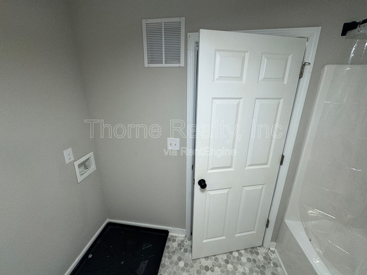 Like New 1 Bedroom Duplex - Walk to Rocky Mount Mills property image