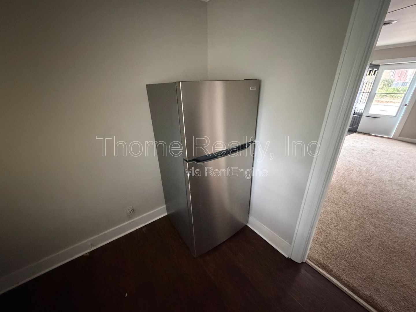 2 Bedroom Garden Apartment - End Unit with Remodeled Bathroom and New Tile Shower property image