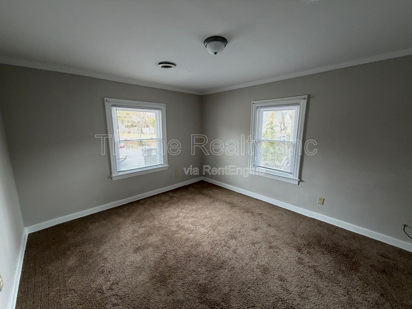 2 Bedroom Garden Apartment - End Unit with Remodeled Bathroom and New Tile Shower property image