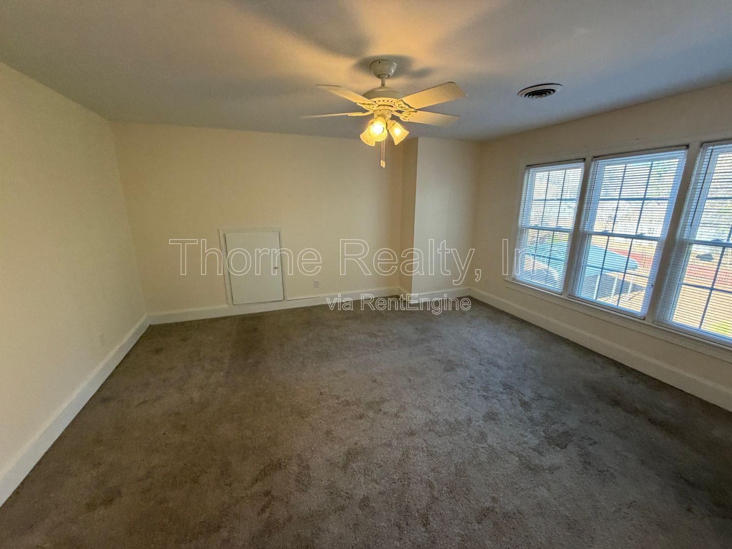 5 Bedrooms Brick House with Large Yard and Huge Rooms property image