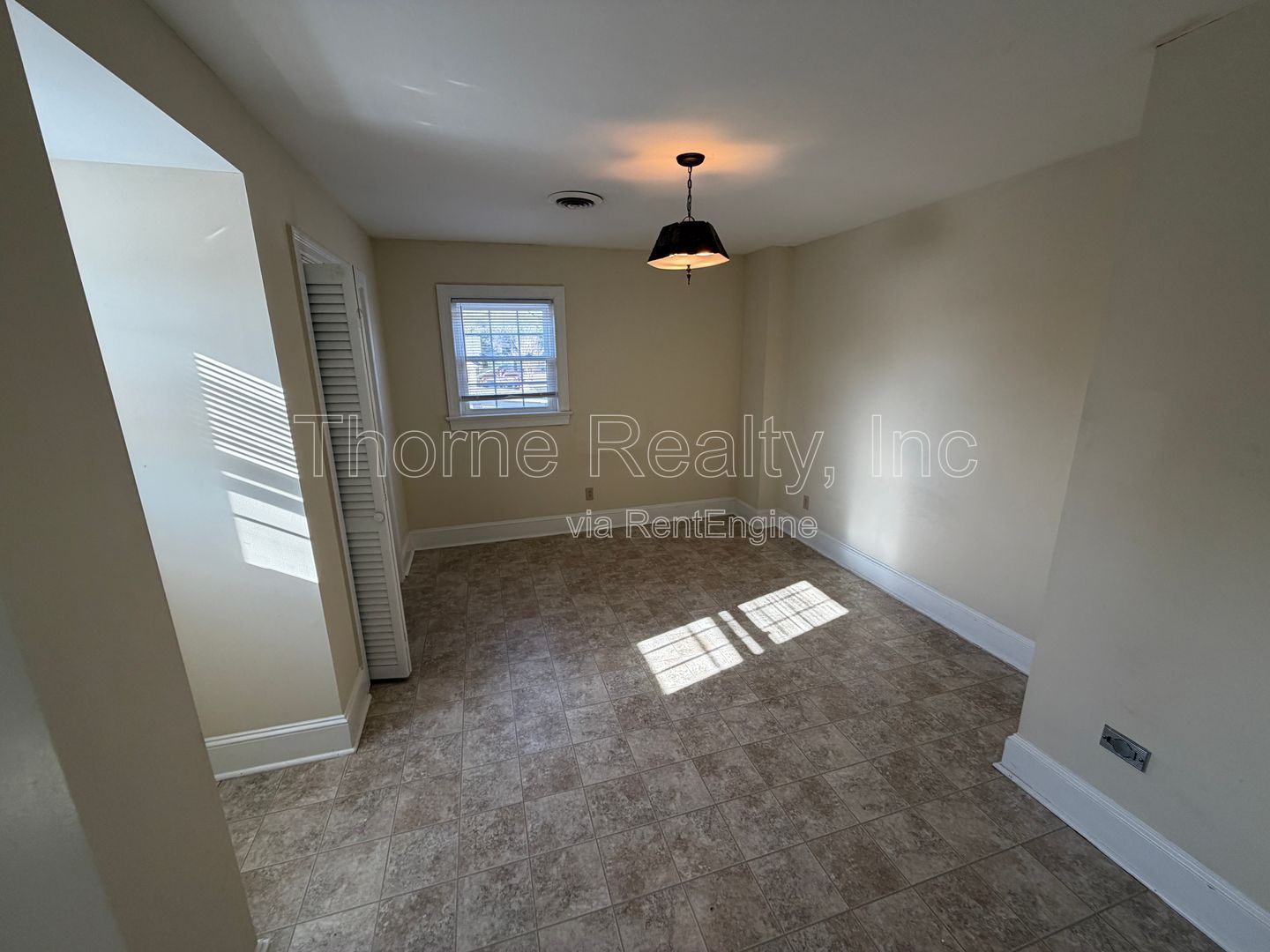 5 Bedrooms Brick House with Large Yard and Huge Rooms property image