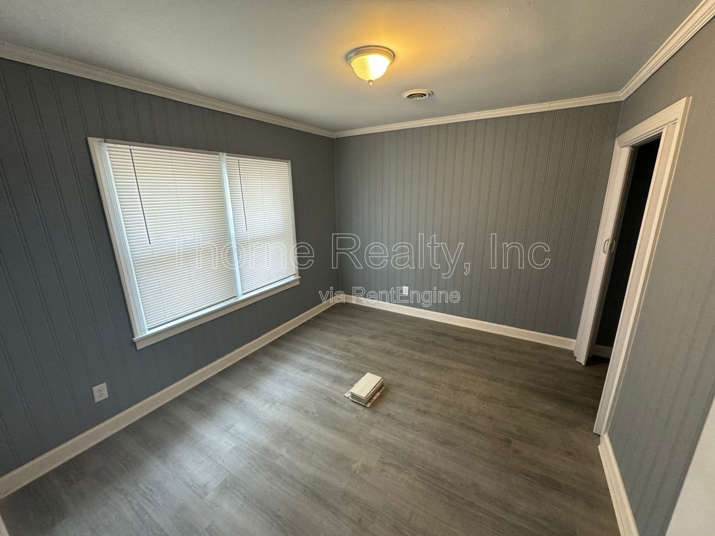 2 Bedroom Triplex - Remodeled Bathroom and Stainless Steel Appliances property image