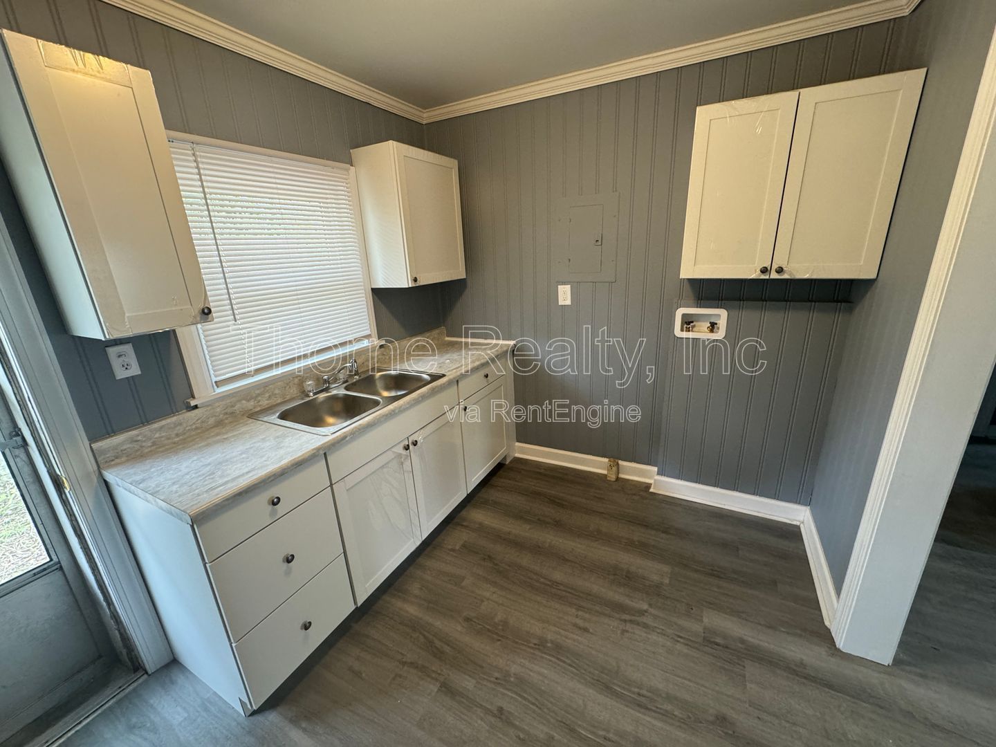 2 Bedroom Triplex - Remodeled Bathroom and Stainless Steel Appliances property image