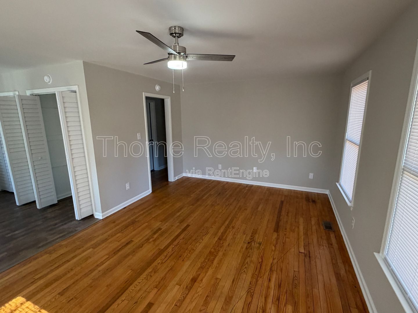 2 Bedroom House with Hardwood Floors property image