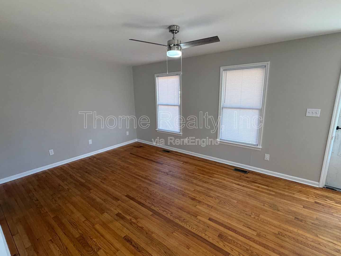 2 Bedroom House with Hardwood Floors property image